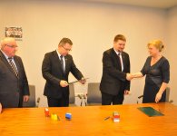 Podpisanie umowy pomiędzy powiatem kieleckim a OHP. 