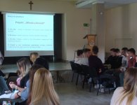 Młodzież na rekolekcjach w Skorzeszycach