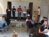 Młodzież na rekolekcjach w Skorzeszycach