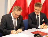 Podpisanie kolejnych umów na drogi w powiecie