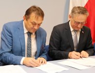 Podpisanie kolejnych umów na drogi w powiecie