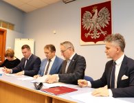 Podpisanie kolejnych umów na drogi w powiecie