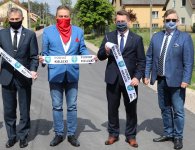 Droga w Nidzie z nową nawierzchnią i chodnikiem