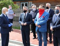 Droga w Nidzie z nową nawierzchnią i chodnikiem