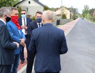 Droga w Nidzie z nową nawierzchnią i chodnikiem