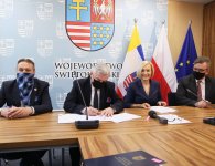 Pieniądze na walkę z epidemią