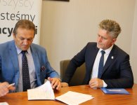 Podpisano umowy na wsparcie osób niepełnosprawnych