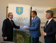 Podpisano umowy na wsparcie osób niepełnosprawnych