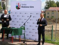 Podpisanie aktu erekcyjnego i wmurowanie kamienia węgielnego pod budowę żłobka w gminie Miedziana Góra.