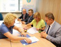 Gminy zlikwidują bariery dla osób niepełnosprawnych