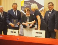 Podpisanie projektu pn. „Przeciwdziałanie przedwczesnemu opuszczeniu rynku pracy przez osoby w wieku aktywności zawodowej pracujące w Starostwie Powiatowym w Kielcach”