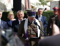 Tablica upamiętniająca 100. rocznicę utworzenia Armii Ochotniczej 