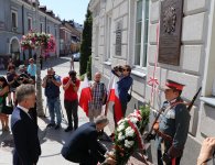 Tablica upamiętniająca 100. rocznicę utworzenia Armii Ochotniczej 