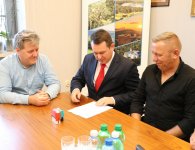 Podpisanie umowy na drogową inwestycję w gminie Łopuszno