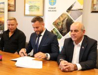 Podpisanie umowy na drogową inwestycję w gminie Łopuszno