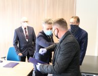 Promesy wręczono w siedzibie Starostwa Powiatowego w Kielcach