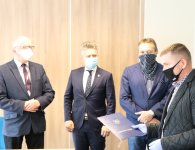 Promesy wręczono w siedzibie Starostwa Powiatowego w Kielcach
