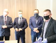 Promesy wręczono w siedzibie Starostwa Powiatowego w Kielcach