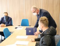 Promesy wręczono w siedzibie Starostwa Powiatowego w Kielcach