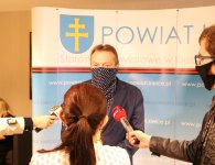 Promesy wręczono w siedzibie Starostwa Powiatowego w Kielcach