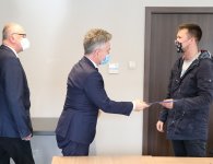 Promesy wręczono w siedzibie Starostwa Powiatowego w Kielcach