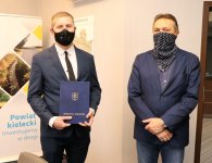 Kolejny nauczyciel z awansem