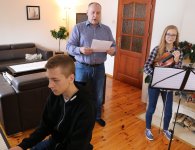 Sołtys Paweł Sadrak w rodzinnym domu i burmistrzem Nowej Słupi Andrzejem Gąsiorem 