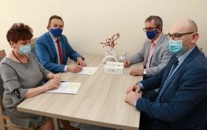 Wsparcie dla powiatowych szkół i poradni  (2)