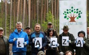 Wspólnie posadzili las  (3)