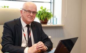 Stefan Bąk, członek Zarządu Powiatu w Kielcach podsumowuje działania w dziedzinie ochrony zdrowia i pomocy społecznej  (12)