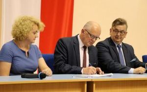 Stefan Bąk, członek Zarządu Powiatu w Kielcach podsumowuje działania w dziedzinie ochrony zdrowia i pomocy społecznej  (16)