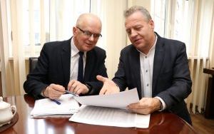 Stefan Bąk, członek Zarządu Powiatu w Kielcach podsumowuje działania w dziedzinie ochrony zdrowia i pomocy społecznej  (9)