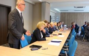 Stefan Bąk, członek Zarządu Powiatu w Kielcach podsumowuje działania w dziedzinie ochrony zdrowia i pomocy społecznej  (1)