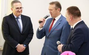 Dla pacjentów z ciężką niewydolnością oddechową (4)