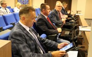 Wotum zaufania oraz absolutorium dla Zarządu Powiatu w Kielcach (3)