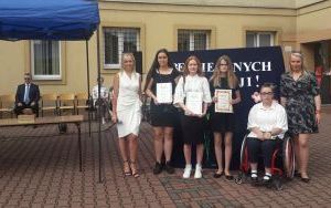 Ostatni dzwonek zabrzmiał w powiatowych szkołach (2)