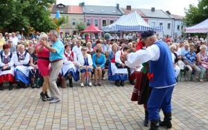 XX Powiatowy Przegląd Zespołów Folklorystycznych i Solistów w Chmielniku  (8)