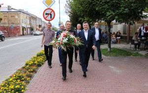 W hołdzie Bohaterom (2)