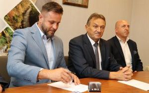 Umowa na drogę w Chrustach podpisana  (5)