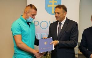 Podpisanie umów na powstanie nowych stanowisk pracy  (2)