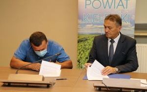 Podpisanie umów na powstanie nowych stanowisk pracy  (1)