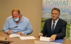 Podpisanie umów na powstanie nowych stanowisk pracy  (2)