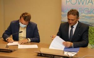 Podpisanie umów na powstanie nowych stanowisk pracy  (5)