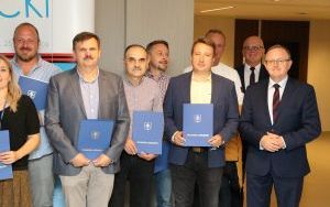Podpisanie umów na powstanie nowych stanowisk pracy  (1)