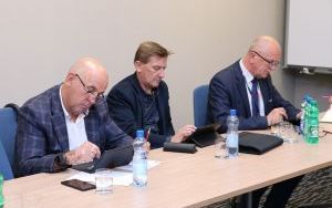 O drogach na posiedzeniu komisji  (5)