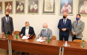 Będą wspólnie kształcić przyszłych lekarzy  (3)