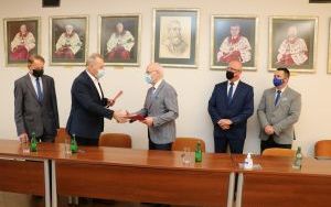 Będą wspólnie kształcić przyszłych lekarzy  (4)