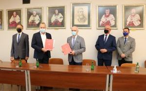 Będą wspólnie kształcić przyszłych lekarzy  (5)