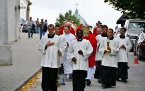 Odbudowany kopiec już poświęcony i odsłonięty (1)