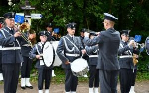 Odbudowany kopiec już poświęcony i odsłonięty (5)